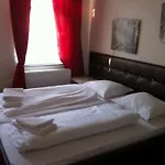 מלון Restaurant La Piazza Valkenburg aan de Geul