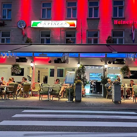 Restaurant La Piazza מלון