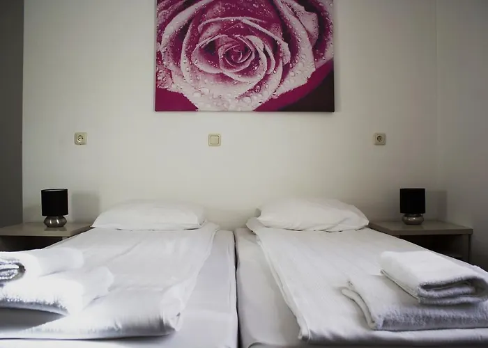 广场餐厅酒店 3* 法尔肯堡