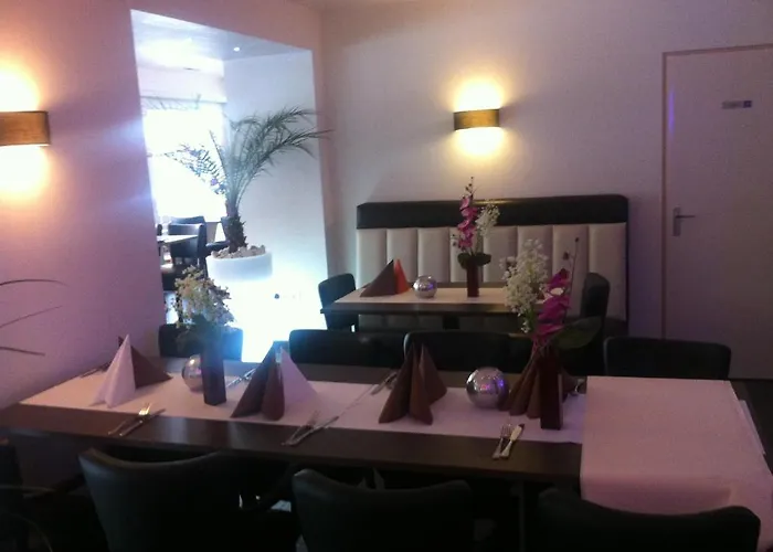 广场餐厅酒店 3* 法尔肯堡