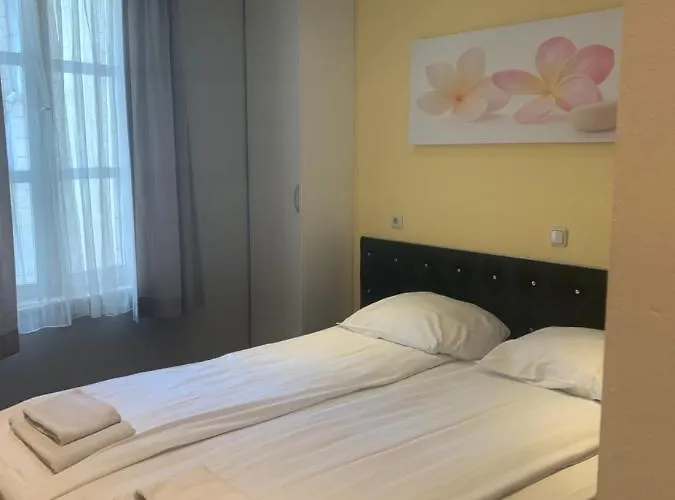 Готель Restaurant La Piazza Valkenburg aan de Geul